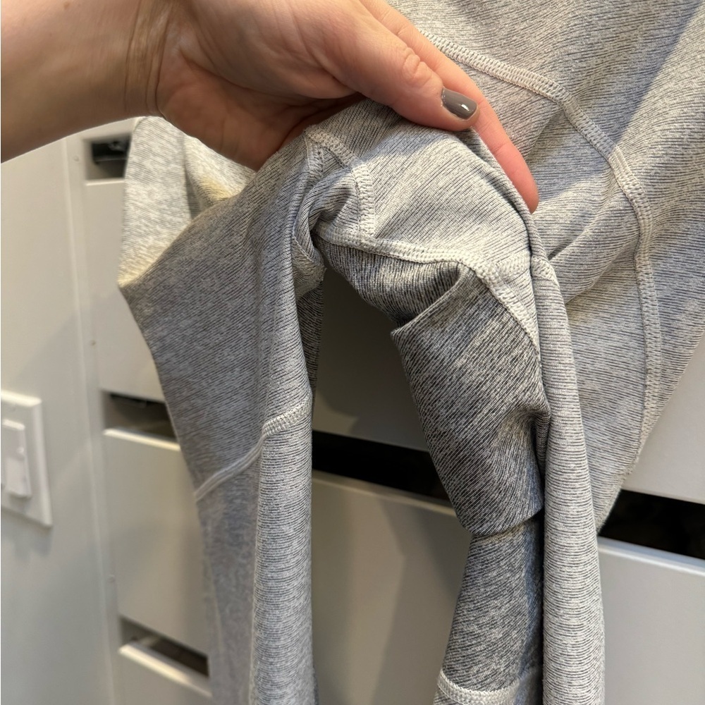 OUTDOOR VOICES Space Dye Two Toned Gray 3/4 Length Legging Size Medium - Picture 8 of 9